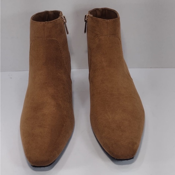 Women’s Tan Suede Boots size 10  brand new no tags